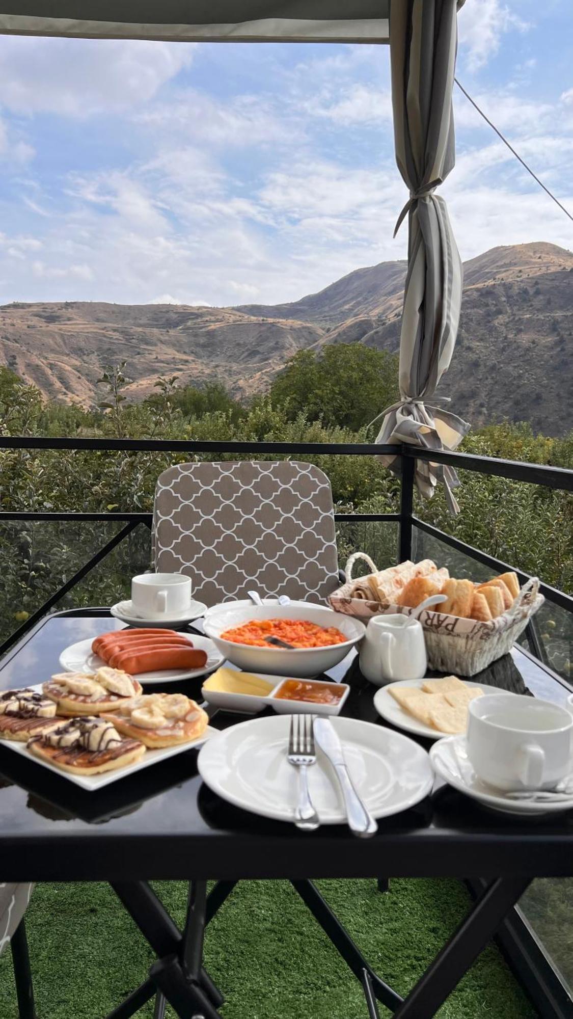 Hidden Garden Resort Гарни Экстерьер фото