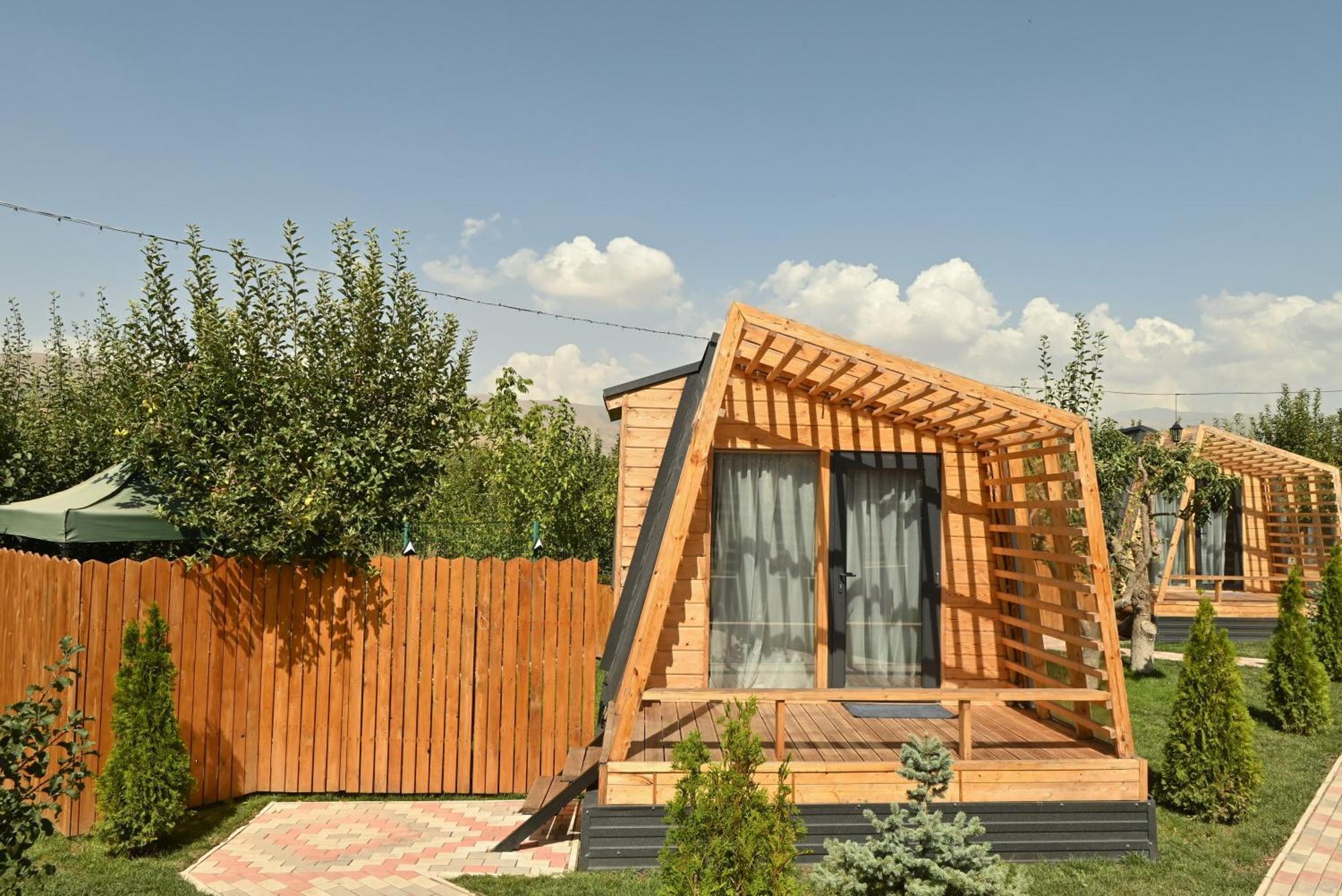 Hidden Garden Resort Гарни Экстерьер фото