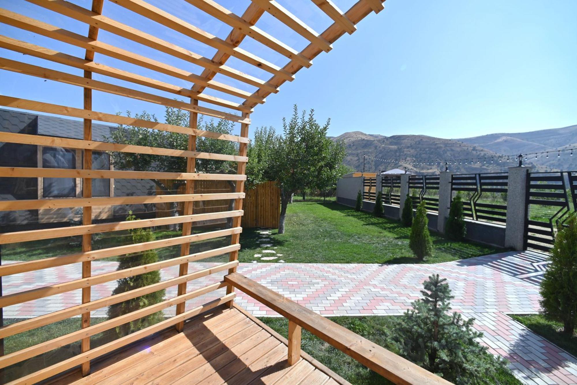 Hidden Garden Resort Гарни Экстерьер фото