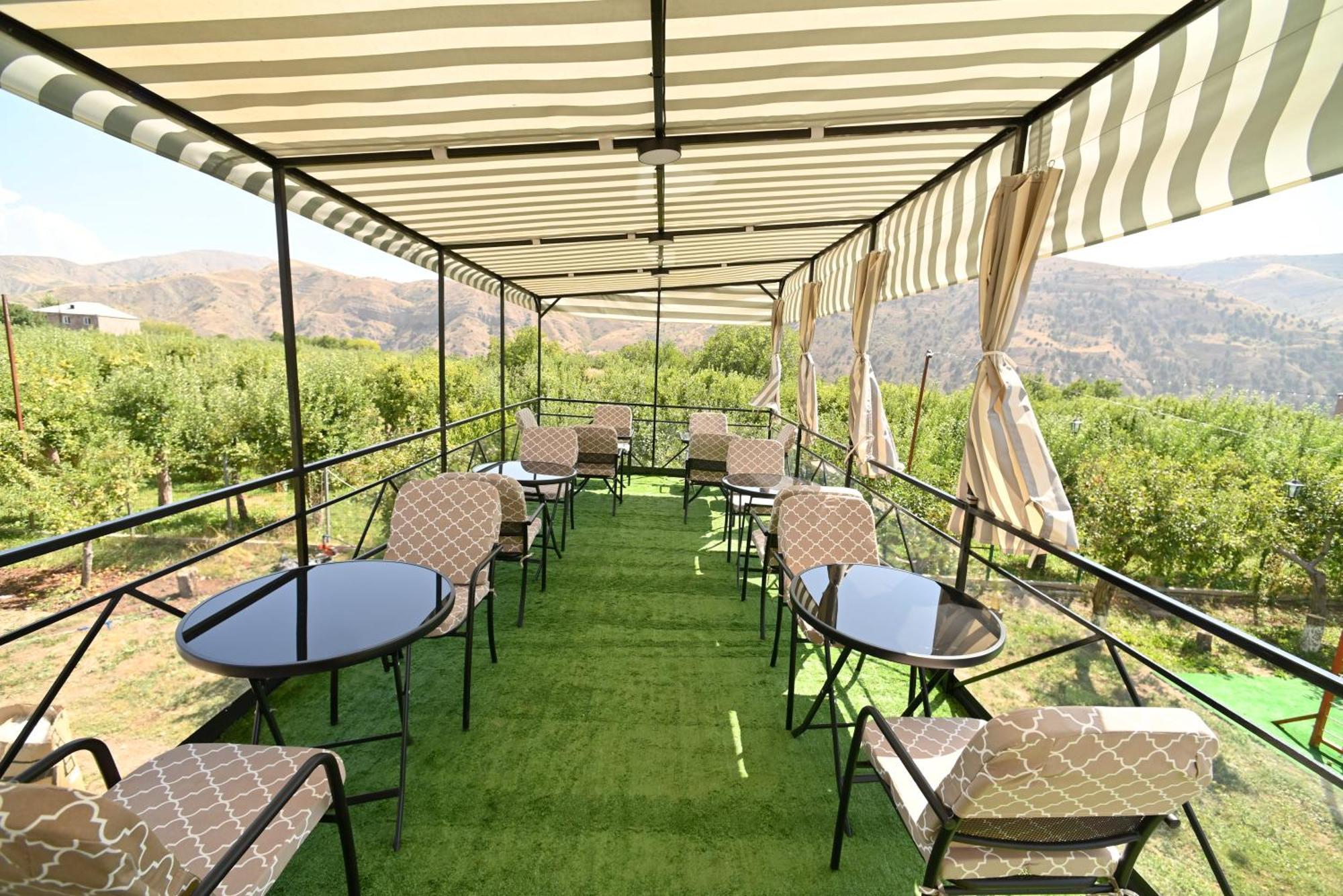 Hidden Garden Resort Гарни Экстерьер фото