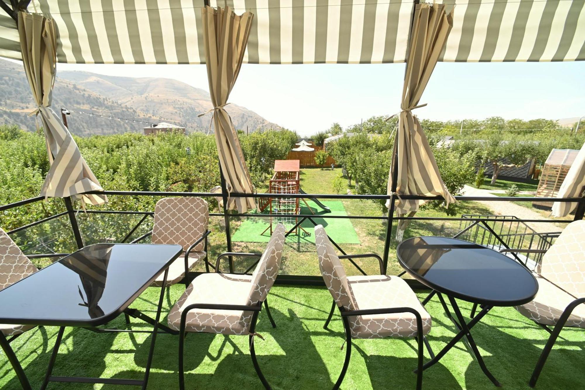 Hidden Garden Resort Гарни Экстерьер фото