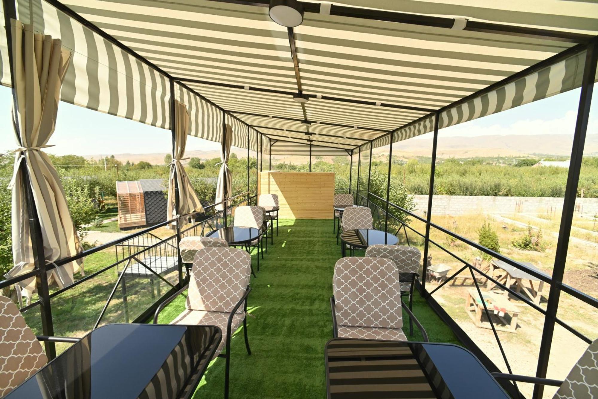 Hidden Garden Resort Гарни Экстерьер фото