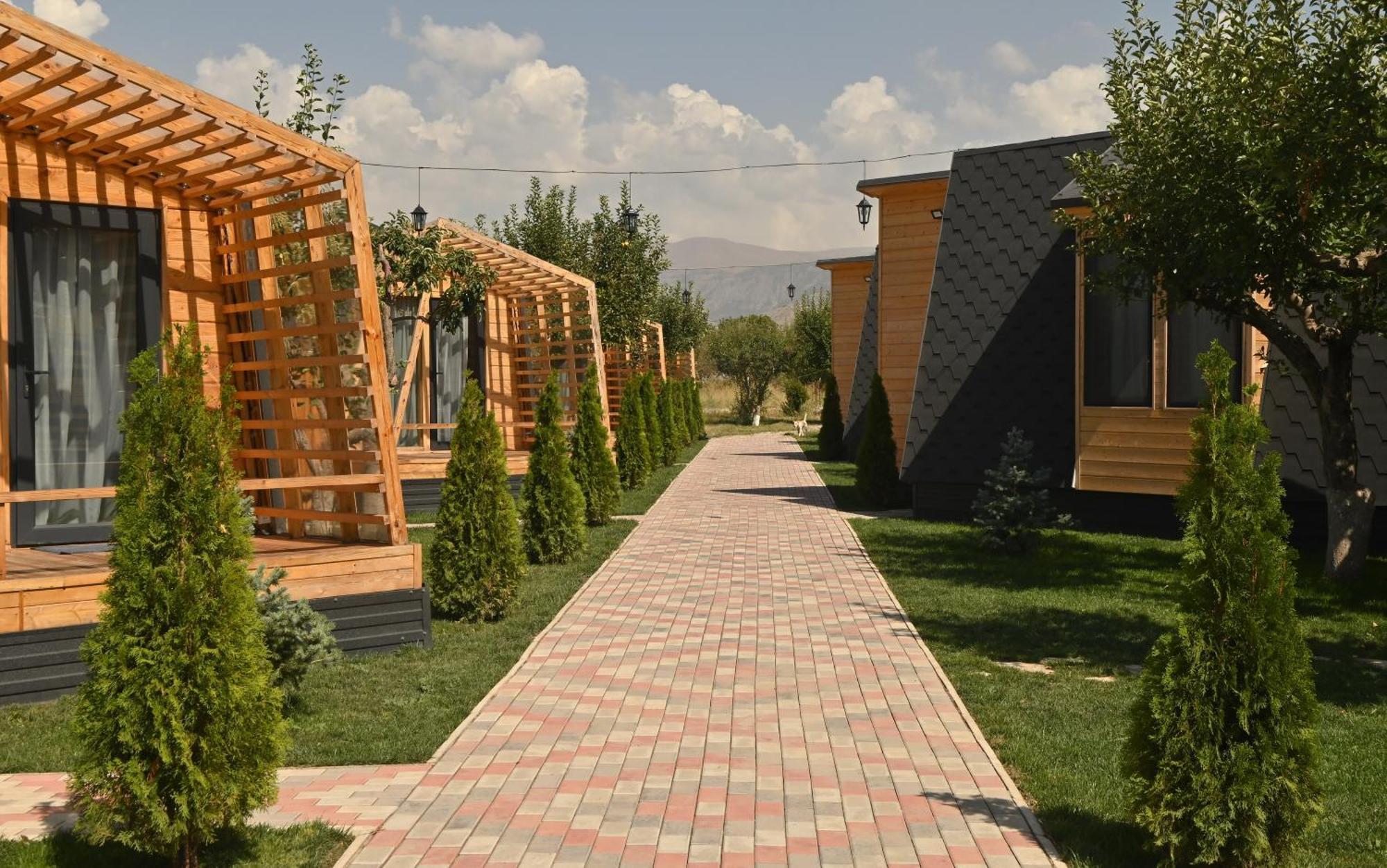 Hidden Garden Resort Гарни Экстерьер фото
