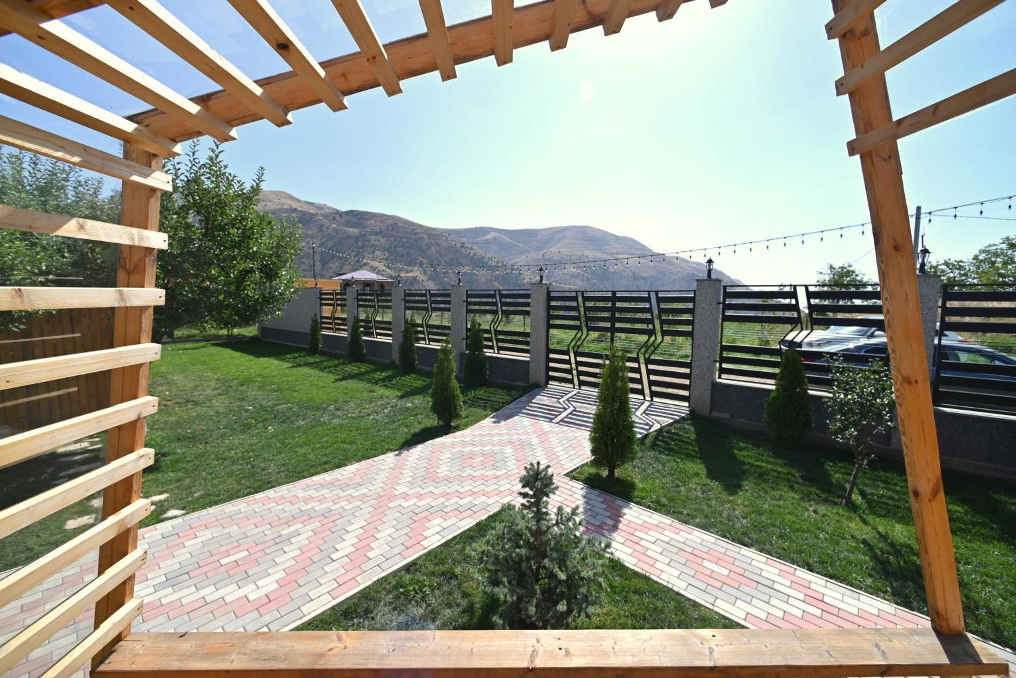 Hidden Garden Resort Гарни Экстерьер фото